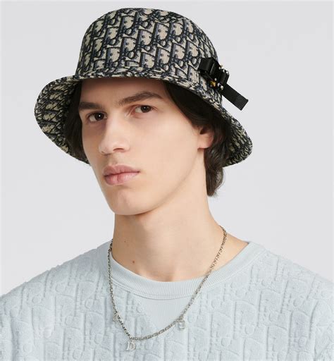 cappello da pescatore dior|Di tutti gli accessori Dior, l'inverno 2019 vuole il capello.